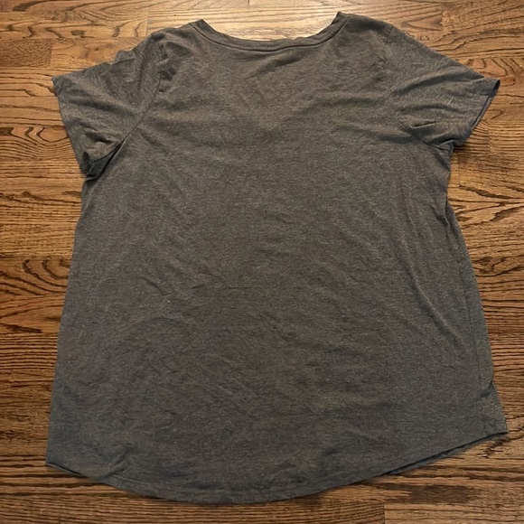Torrid Girlfriend Signature Jersey V-Neck Heather Gray Classic Fit Tee - Picture 10 of 13